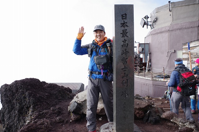 ２０１９　富士山　お鉢めぐり　剣ヶ峰　石碑