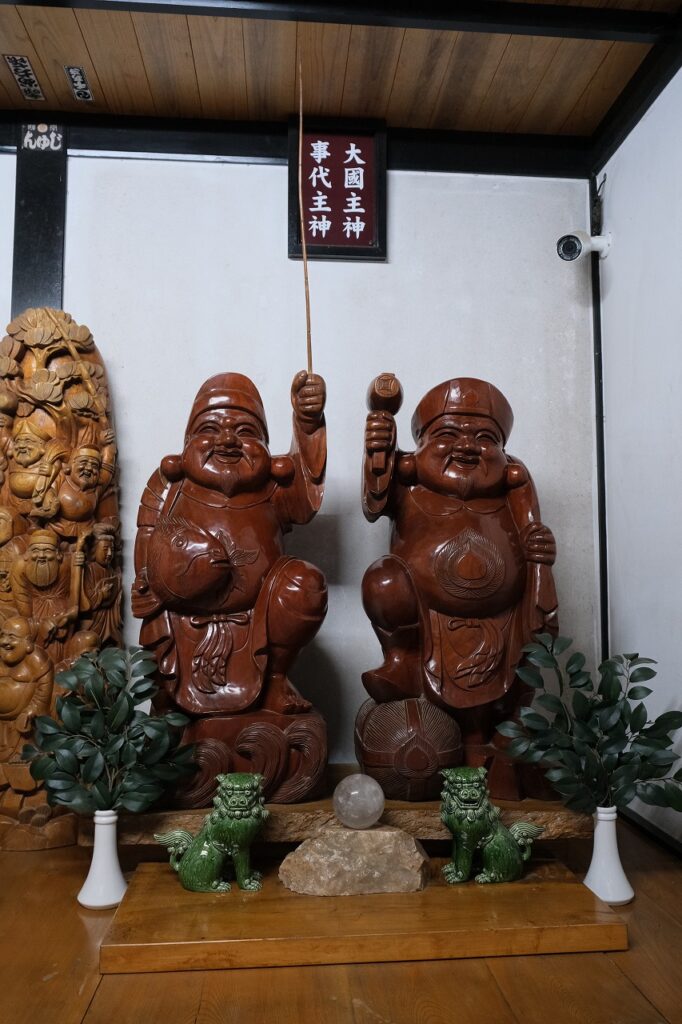 新屋山神社　本宮