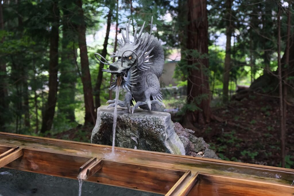 新屋山神社　本宮