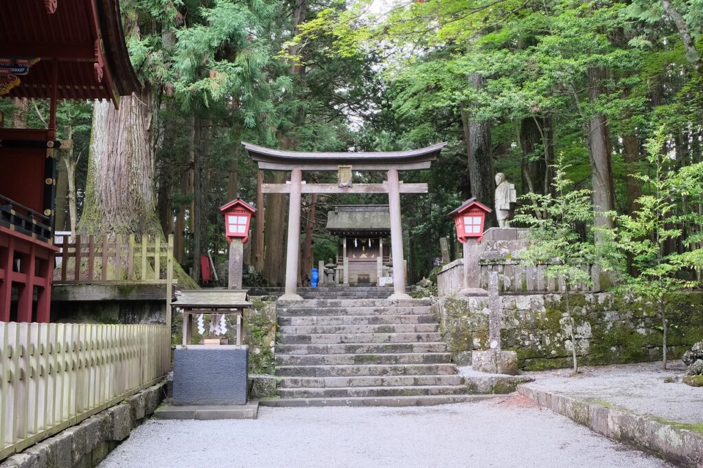 北口本宮富士浅間神社　吉田口登山道の起点の登山門
